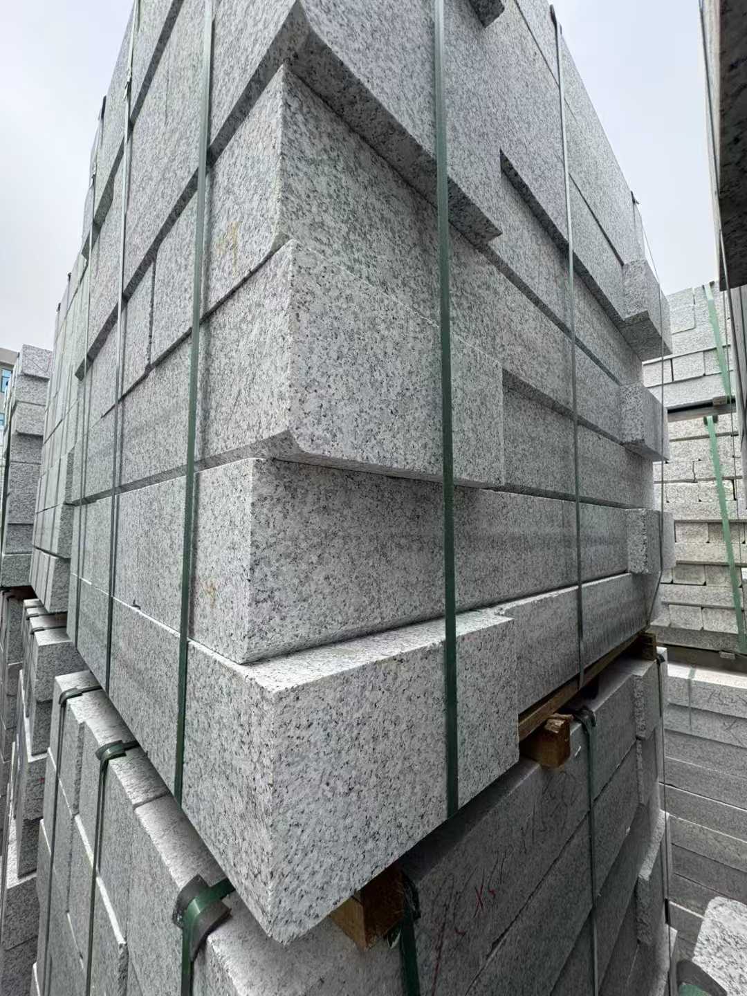 自贡芝麻白路牙石 马路牙子